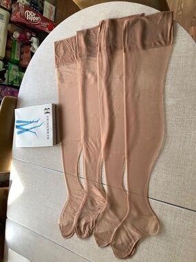 4 Pairs Vintage BERKSHIRE Nylon STOCKINGS Seamless RT Frolic SUNTAN Sz TALL New